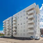 Tanja Modern Apartment With Balcony And Parking Garage