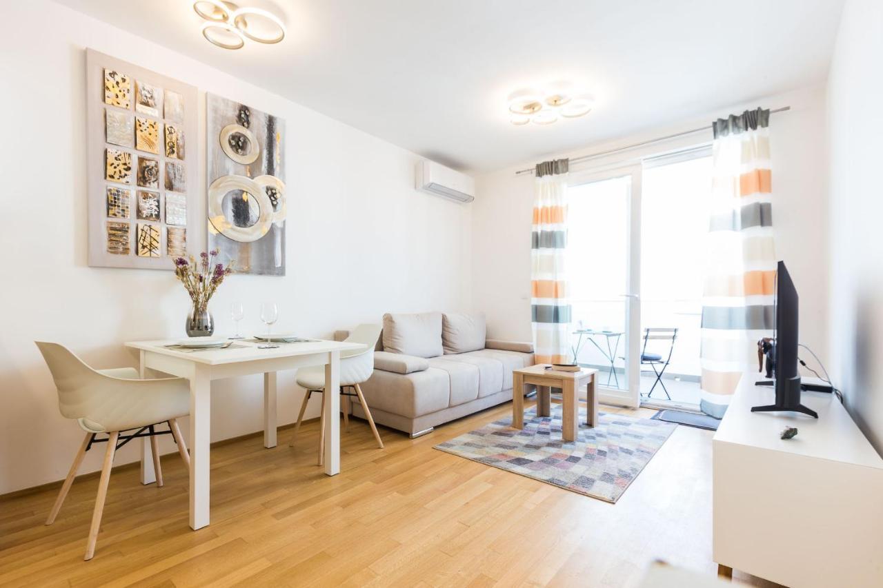 Tanja Modern With Balcony And Parking Garage Apartment