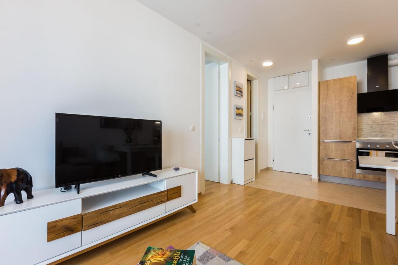 Tanja Modern With Balcony And Parking Garage Apartment Zadar