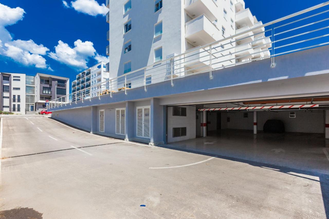 Apartment Tanja Modern With Balcony And Parking Garage