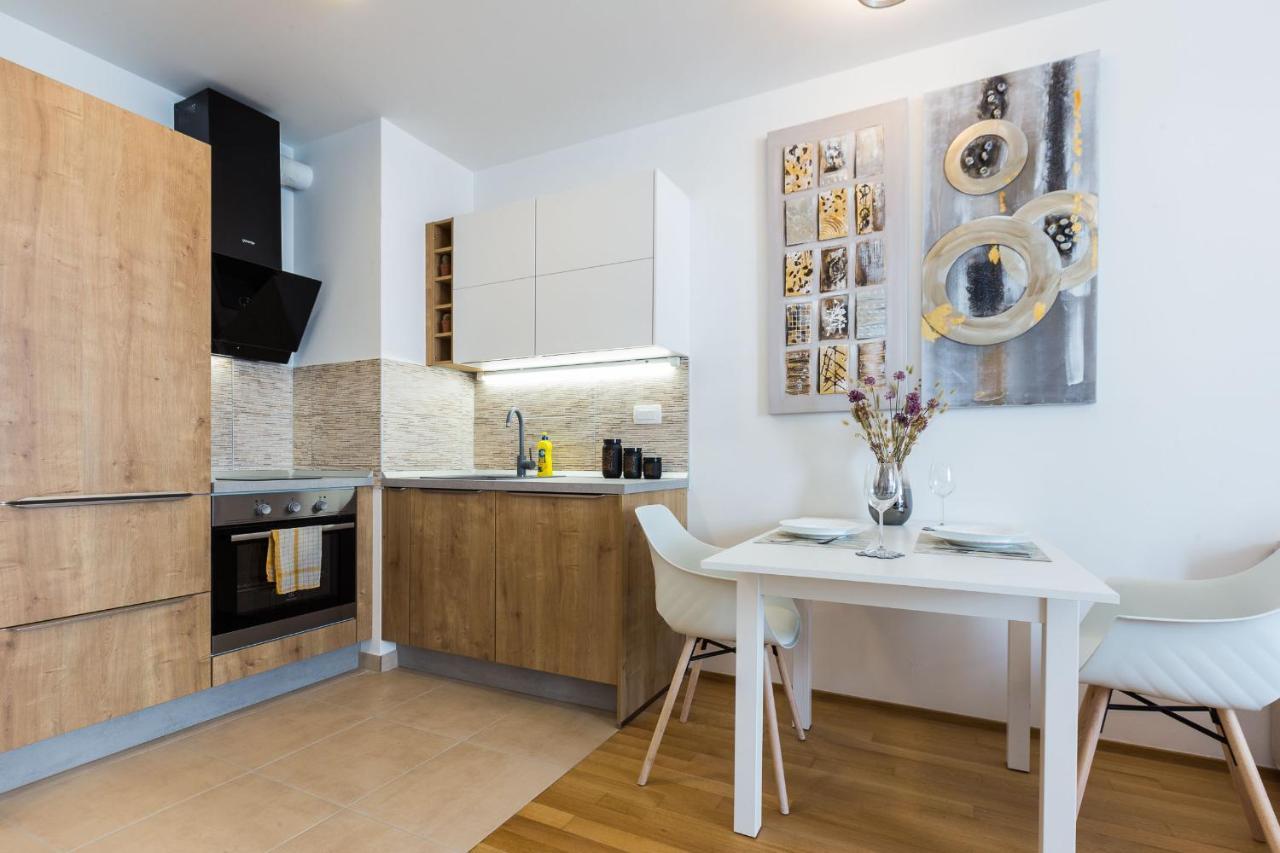 Apartment Tanja Modern With Balcony And Parking Garage