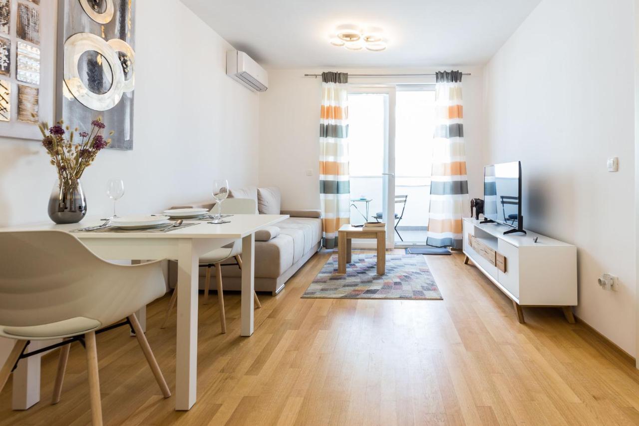 Apartment Tanja Modern With Balcony And Parking Garage *