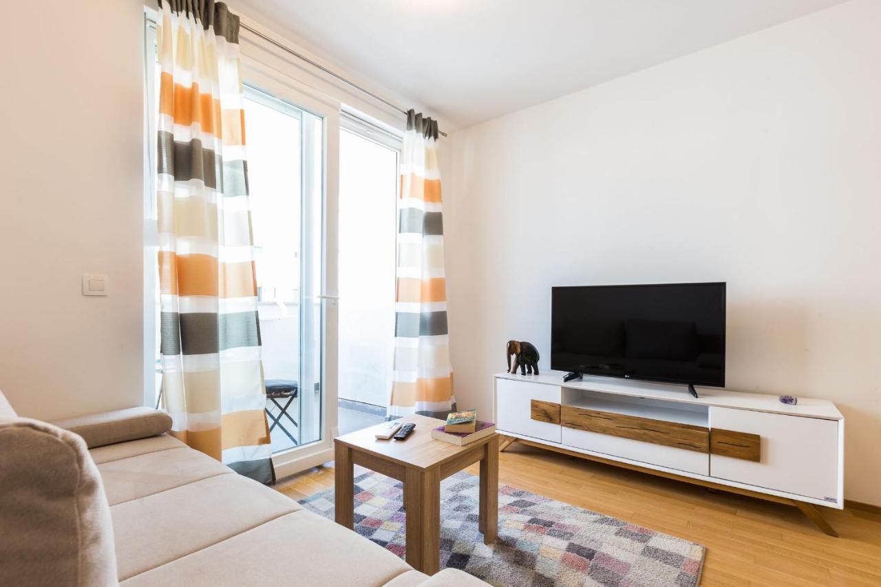 Apartment Tanja Modern With Balcony And Parking Garage