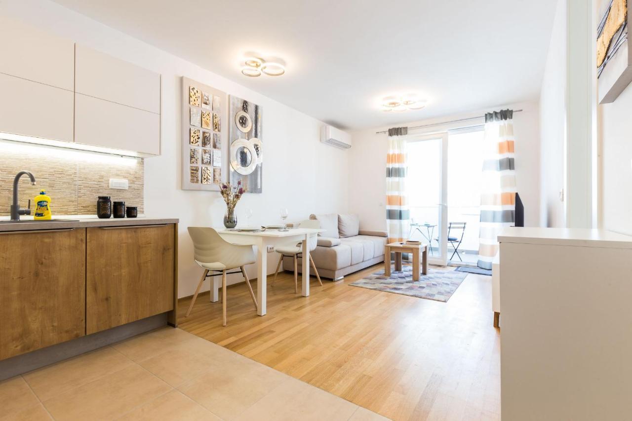 Apartment Tanja Modern With Balcony And Parking Garage