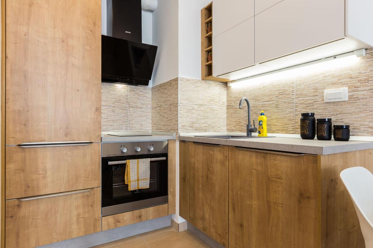 Tanja Modern With Balcony And Parking Garage Apartment *