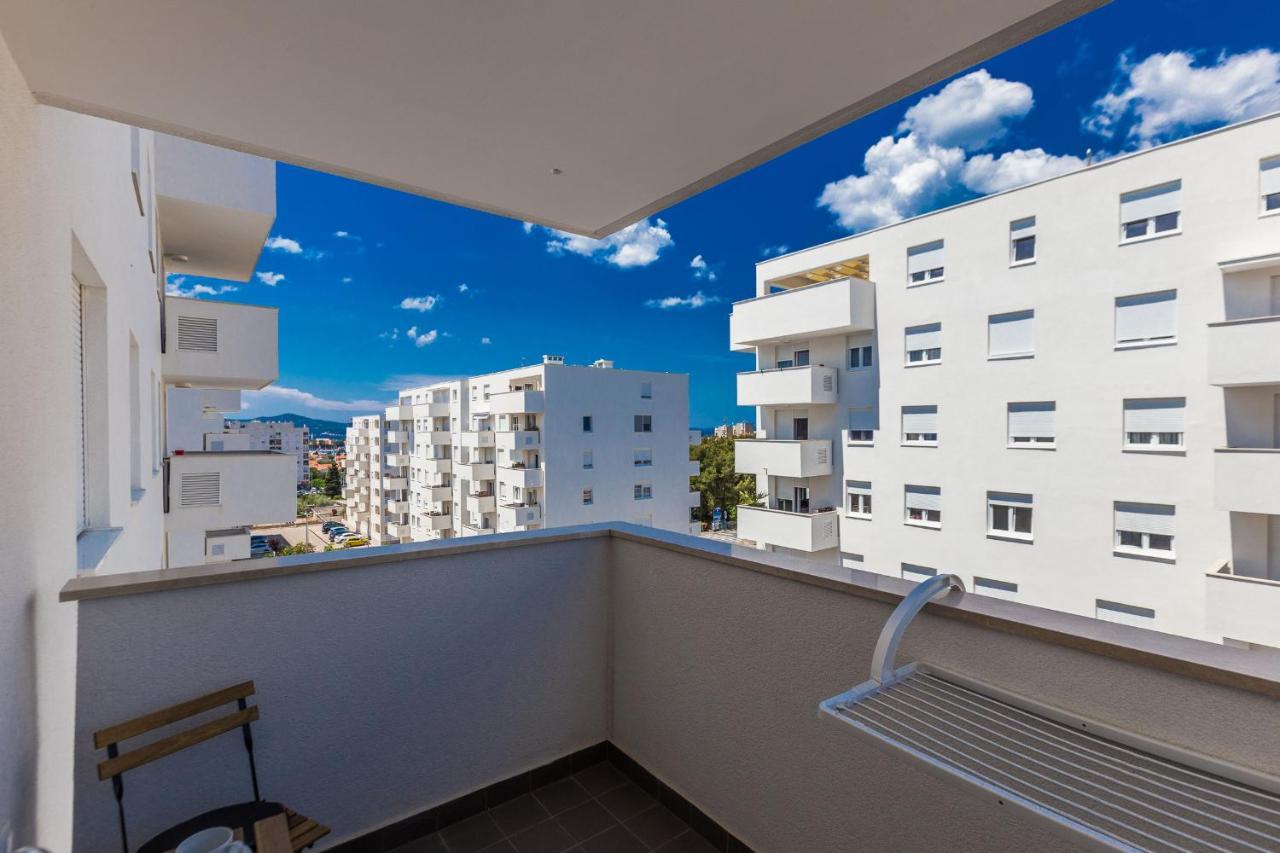 Apartment Tanja Modern With Balcony And Parking Garage